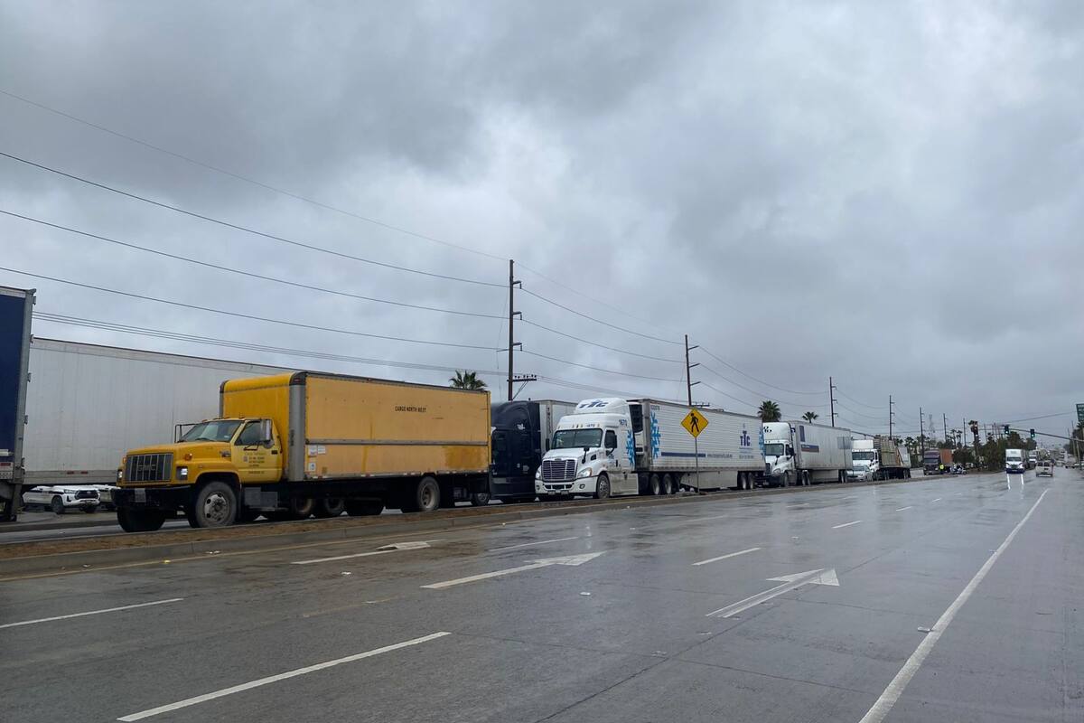 Azotan retrasos en Aduana a transportistas de carga