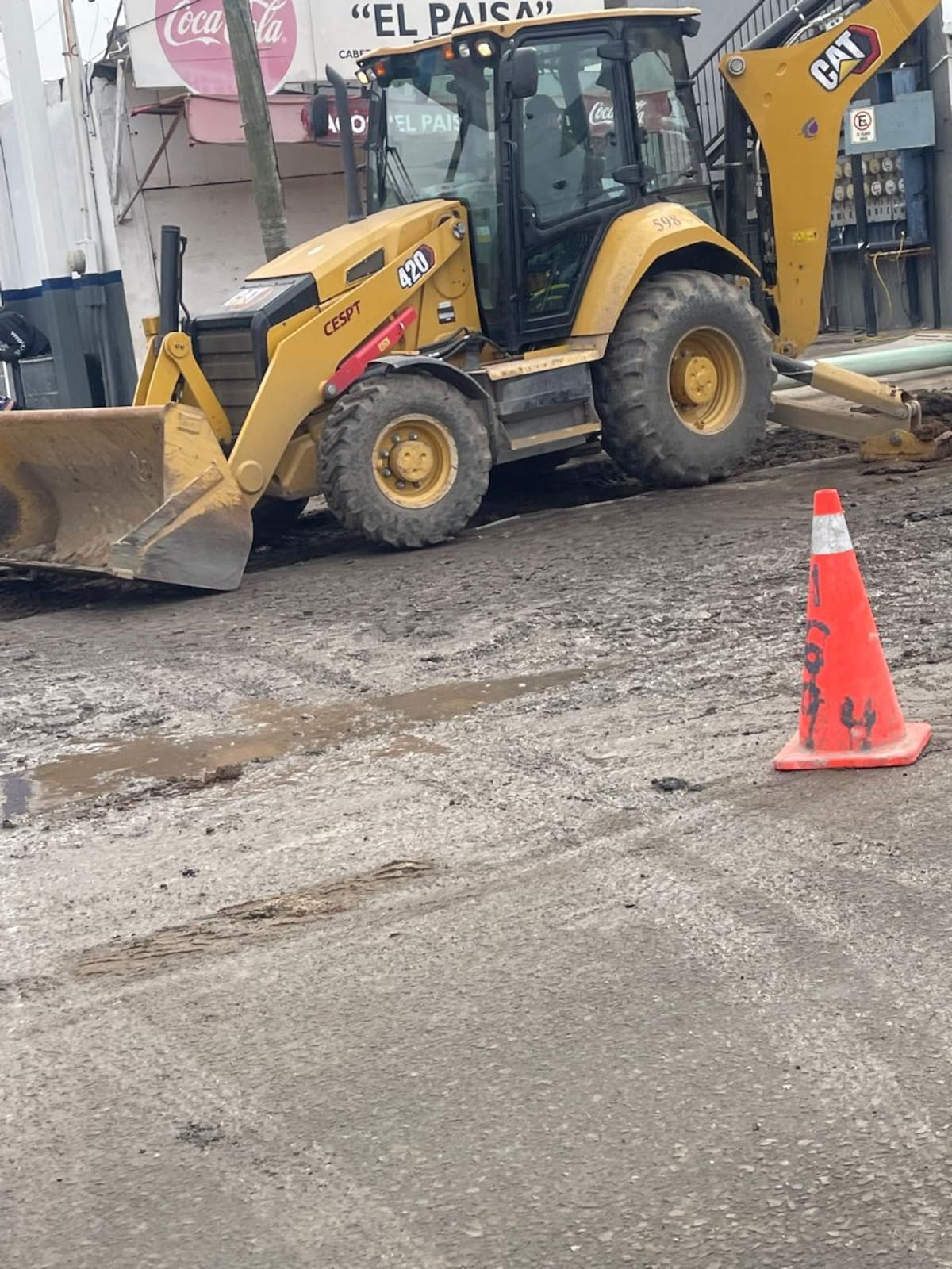 Con derrames de agua negras desde hace varias semanas continúa, las labores concluirán el próximo viernes 23 de enero. Foto: Carmen Gutierrez