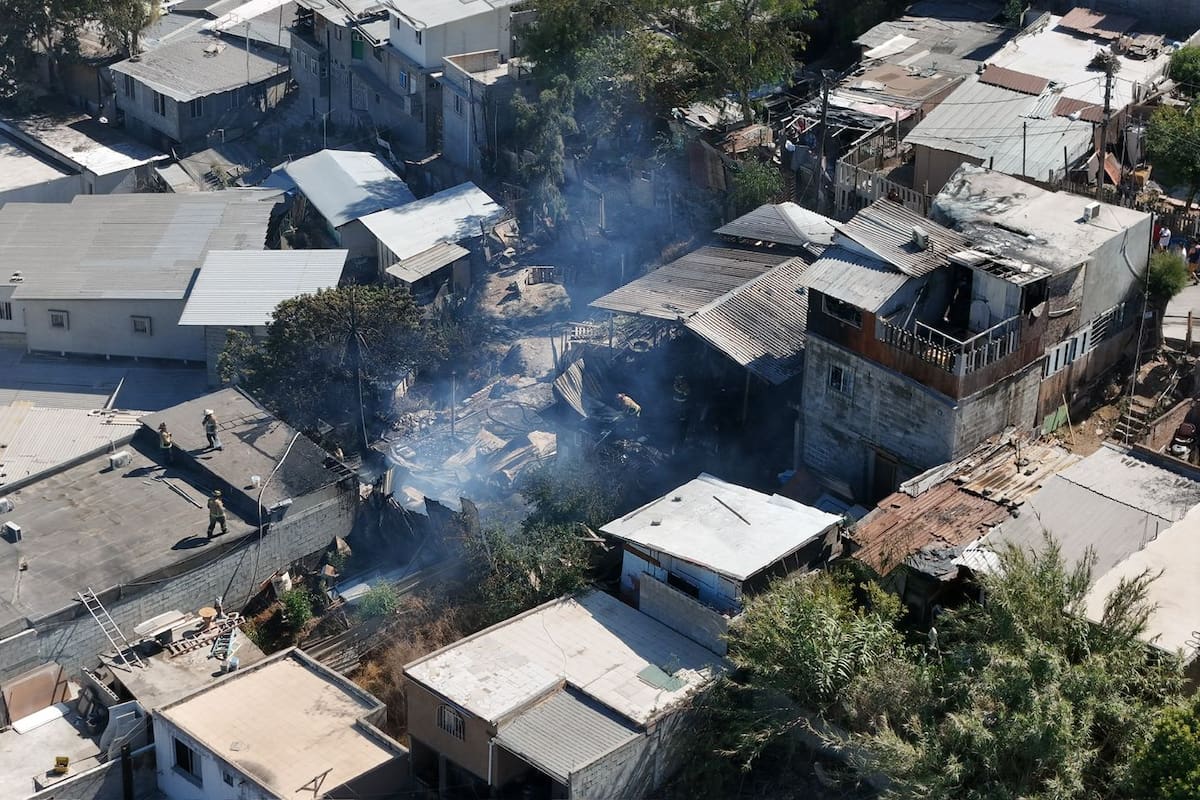 Incendio consume 3 viviendas
