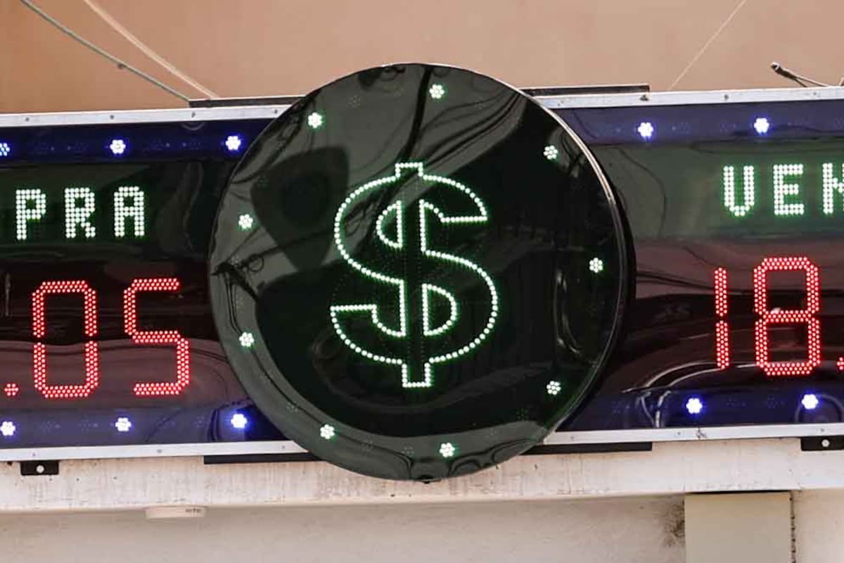 Venta del dólar amanece en 18.30 pesos en casas de cambio locales