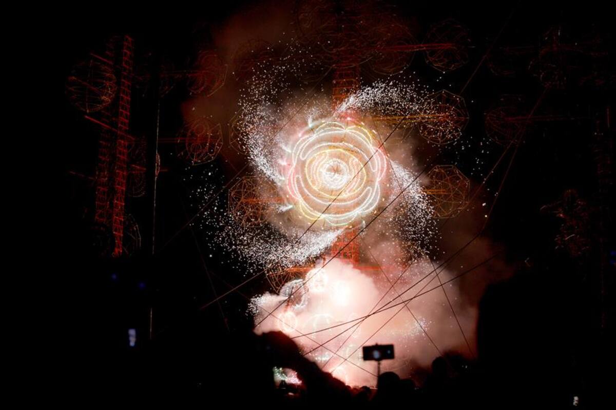 Iluminan con pirotecnia a Cholula por 500 años de la Conquista en México