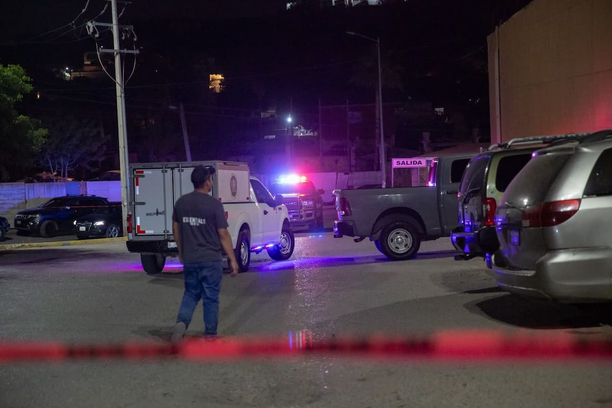 Hombre es asesinado a balazos dentro de una camioneta en La Gloria