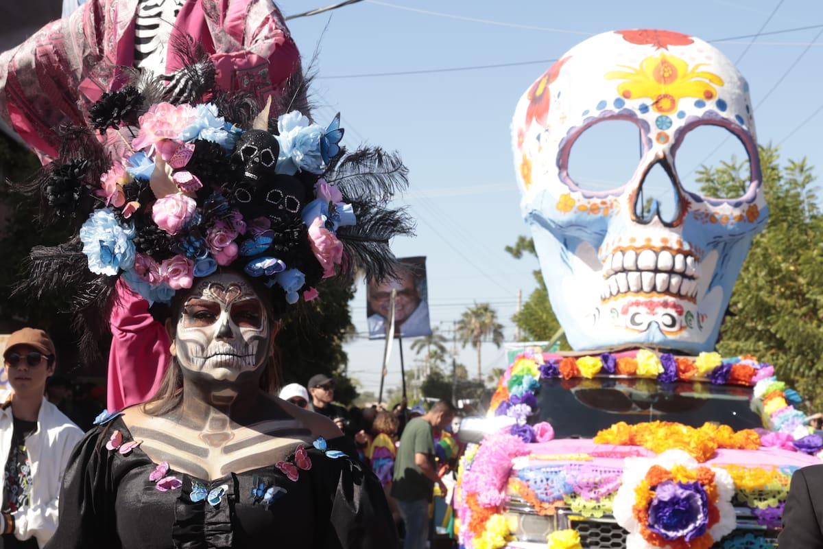 “Búhos” de la Unison realizan procesión del Día de Muertos 2024