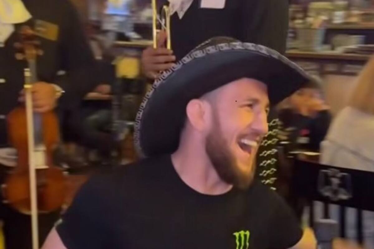 Peleador estelar de UFC hace visita sorpresa a Tijuana
