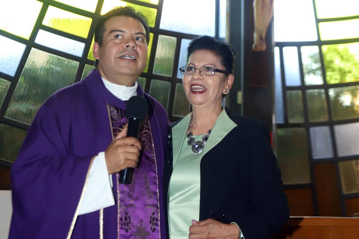 Celebra el padre Edmundo Cruz 21 años de sacerdocio