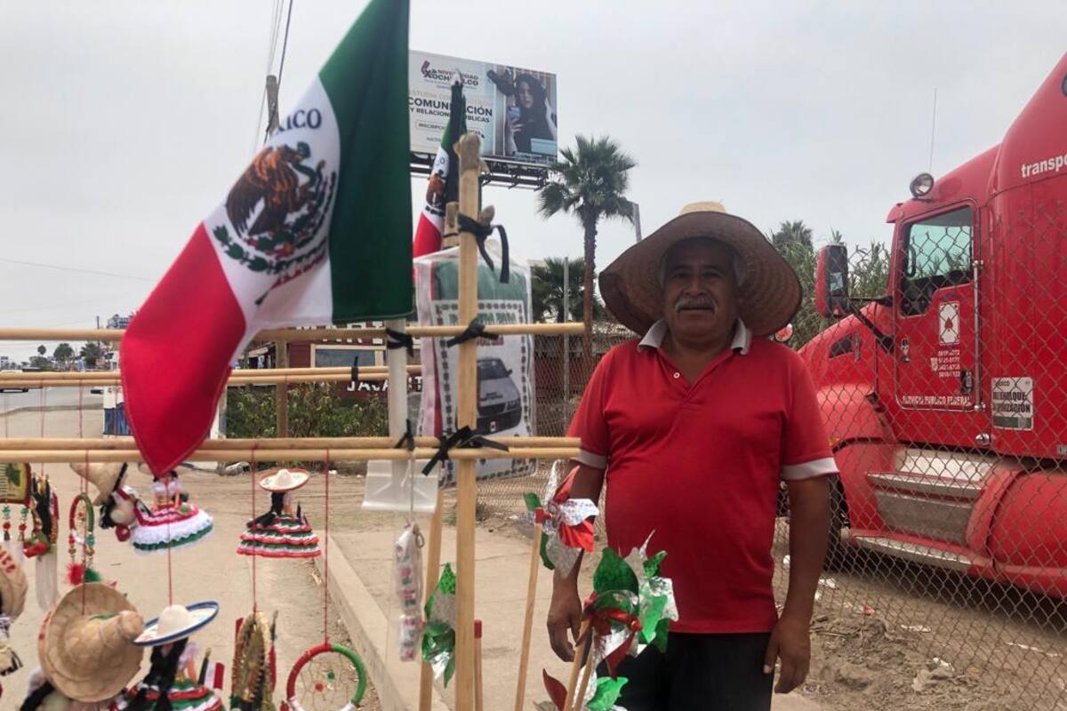 Comienza venta de banderas por mes patrío