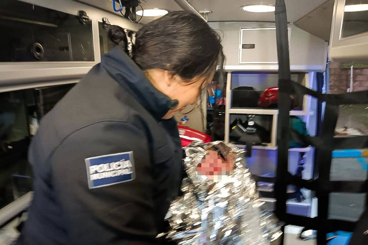 Agentes municipales auxilian a mujer en labor de parto