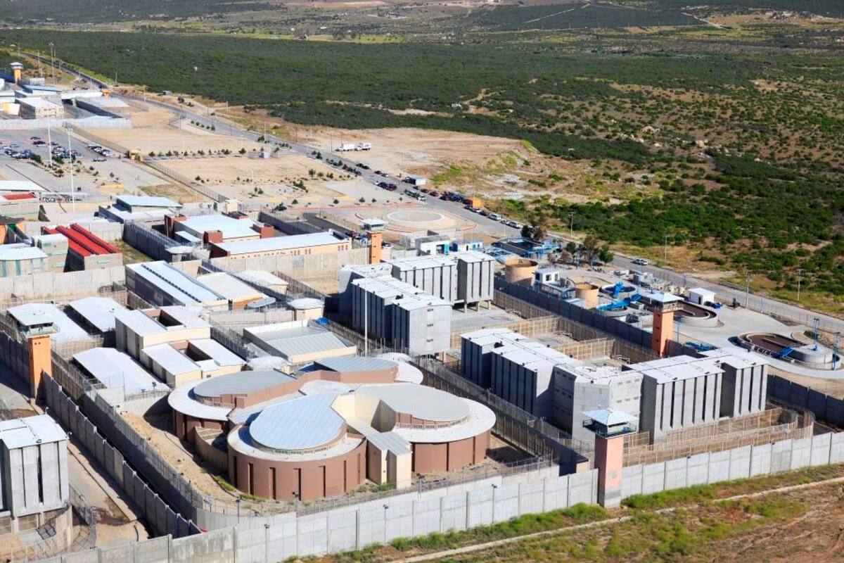 “Despresurizan” cárcel en Mexicali, se llevan internos a El Hongo