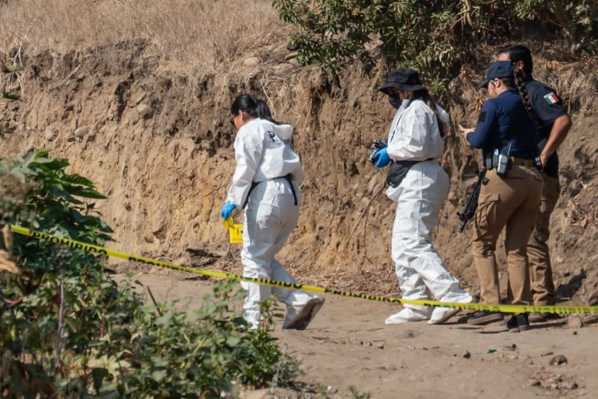 La víctima fue encontrada en un camino de terracería; hasta el momento no ha sido identificada. Foto: Border Zoom