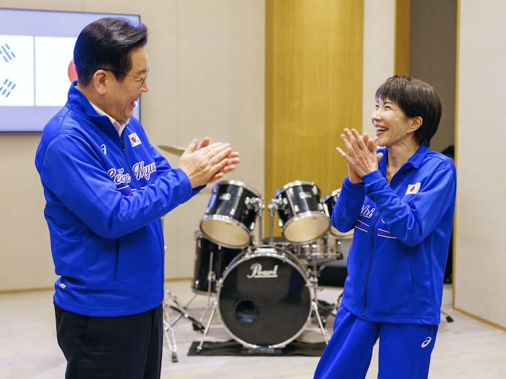 Diplomacia a ritmo de batería y K-pop: líderes de Japón y Corea del Sur tocan juntos durante cumbre bilateral y envían un mensaje de acercamiento político