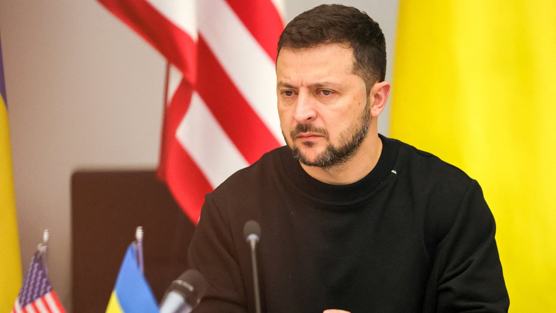 El encuentro permitirá a Zelenski presentar sus necesidades ante todo el Senado, pero cualquier nuevo paquete de ayuda requiere decisiones políticas y presupuestarias separadas. Reuters