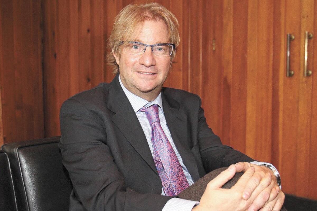 Andrés Roemer cierra cuenta de Twitter tras acusaciones de abuso