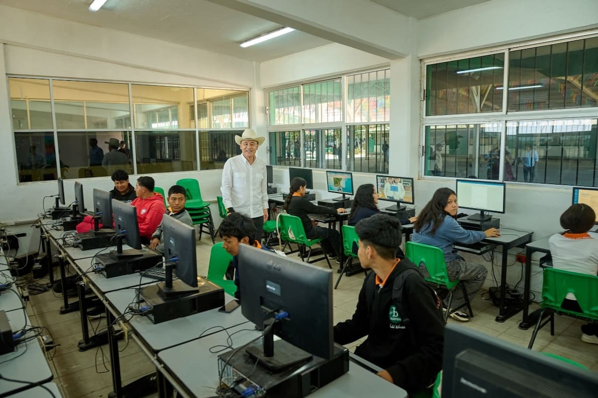 Sonora se posicionó en el cuarto lugar nacional con menor rezago educativo, impulsado por programas de permanencia escolar y entrega de becas, informó el Gobierno estatal.