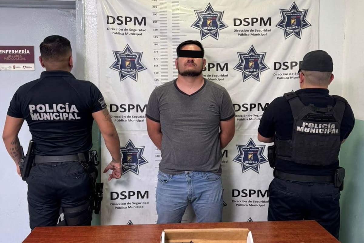 Se le “cayó el arma frente a los policías” y terminó detenido