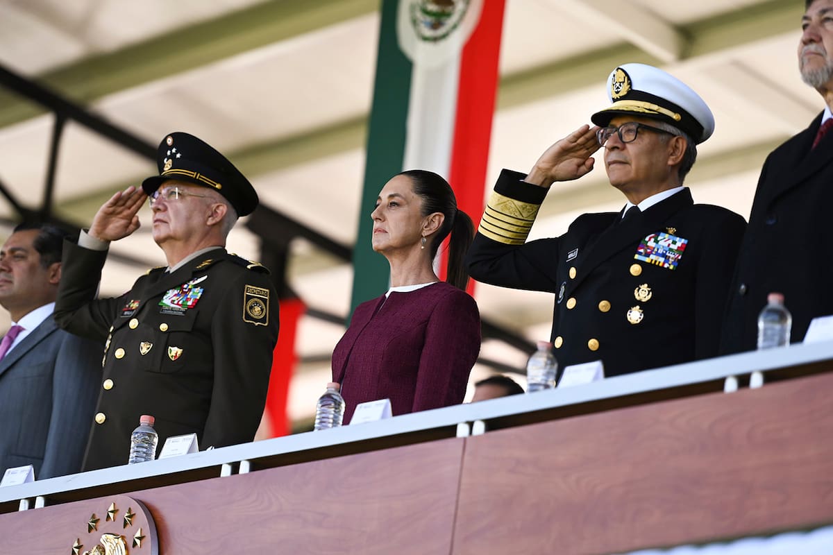 Claudia Sheinbaum defiende la soberanía de México en el Día de la Bandera: “Ya no nos arrodillamos ante gobiernos extranjeros”