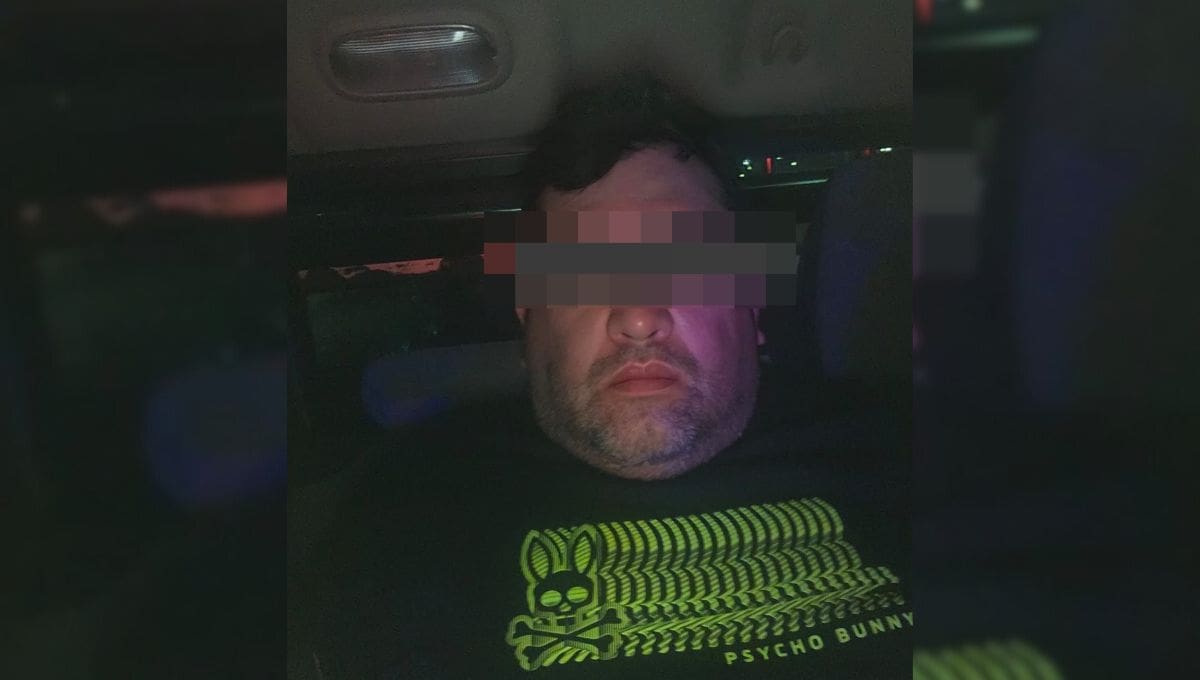 Autoridades de Nuevo León detuvieron a Mario Alberto ‘N’, sobrino de Osiel Cárdenas Guillén, junto a dos personas más, durante un operativo en Monterrey donde se aseguraron armas, presunta droga y dinero en efectivo, informaron fuentes oficiales.