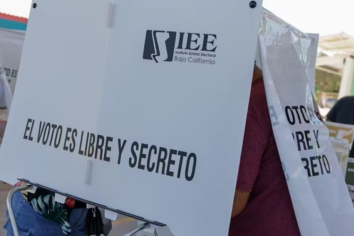 A la conferencia asistieron consejeras y magistrados del Tribunal Electoral del Poder Judicial de la Federación, así como figuras internacionales.