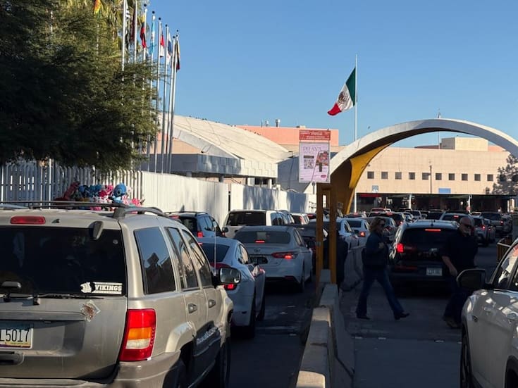 Abarrotan garitas, tardan hasta 2 horas para cruzar a EEUU