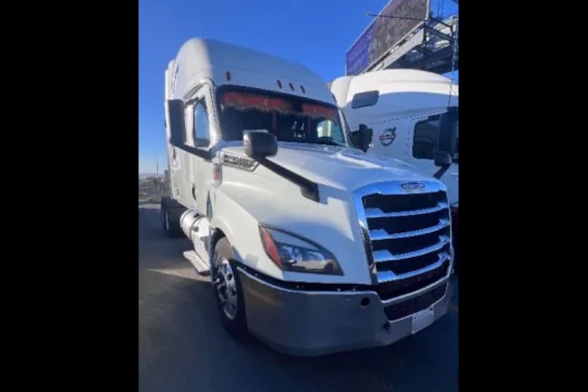 Caen 49 extranjeros “ilegales”, como conductores de tráiler en valle Imperial y Coachella