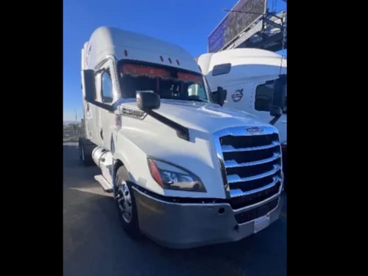 Caen 49 extranjeros “ilegales”, como conductores de tráiler en valle Imperial y Coachella