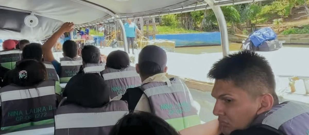 Venezolanos llegan en bote a Acandí, Colombia, la puerta de entrada a la selva de Darién. FOTO: CAPTURA DE PANTALLA