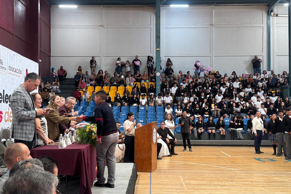 Más de 6 mil estudiantes concluyen ciclo escolar en Rosarito y avanzarán a otro nivel educativo