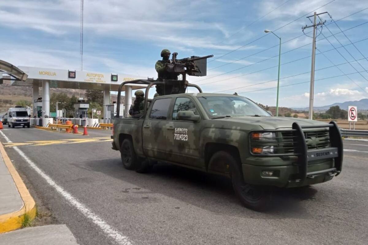 Grupo armado de tres hombres y dos mujeres ataca a militares en Michoacán; logran detenerlos