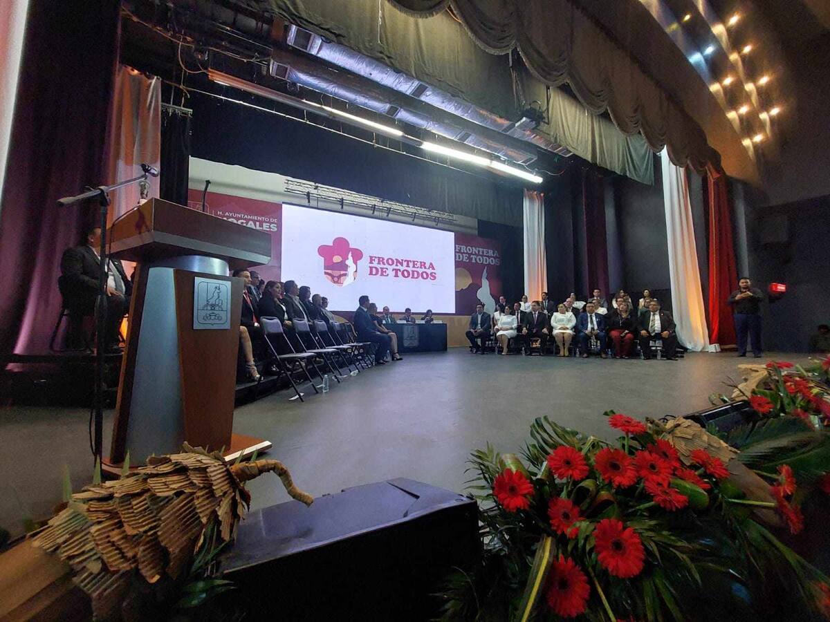 Se realiza protocolo de cambio de poderes en el gobierno de Nogales