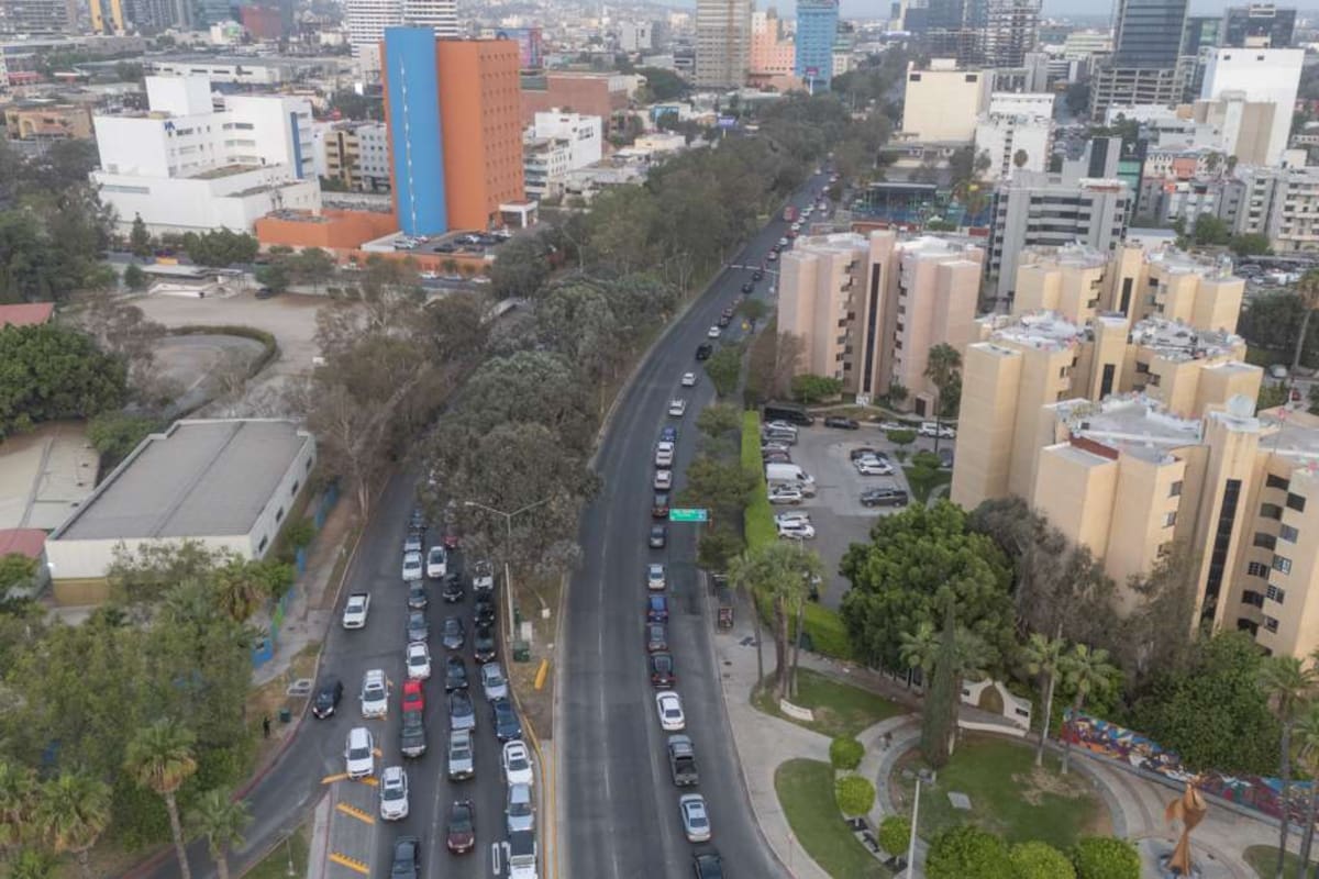 Largas filas para cruzar a Estados Unidos provocaron congestionamiento en vialidades de Zona Río. Foto: Border Zoom