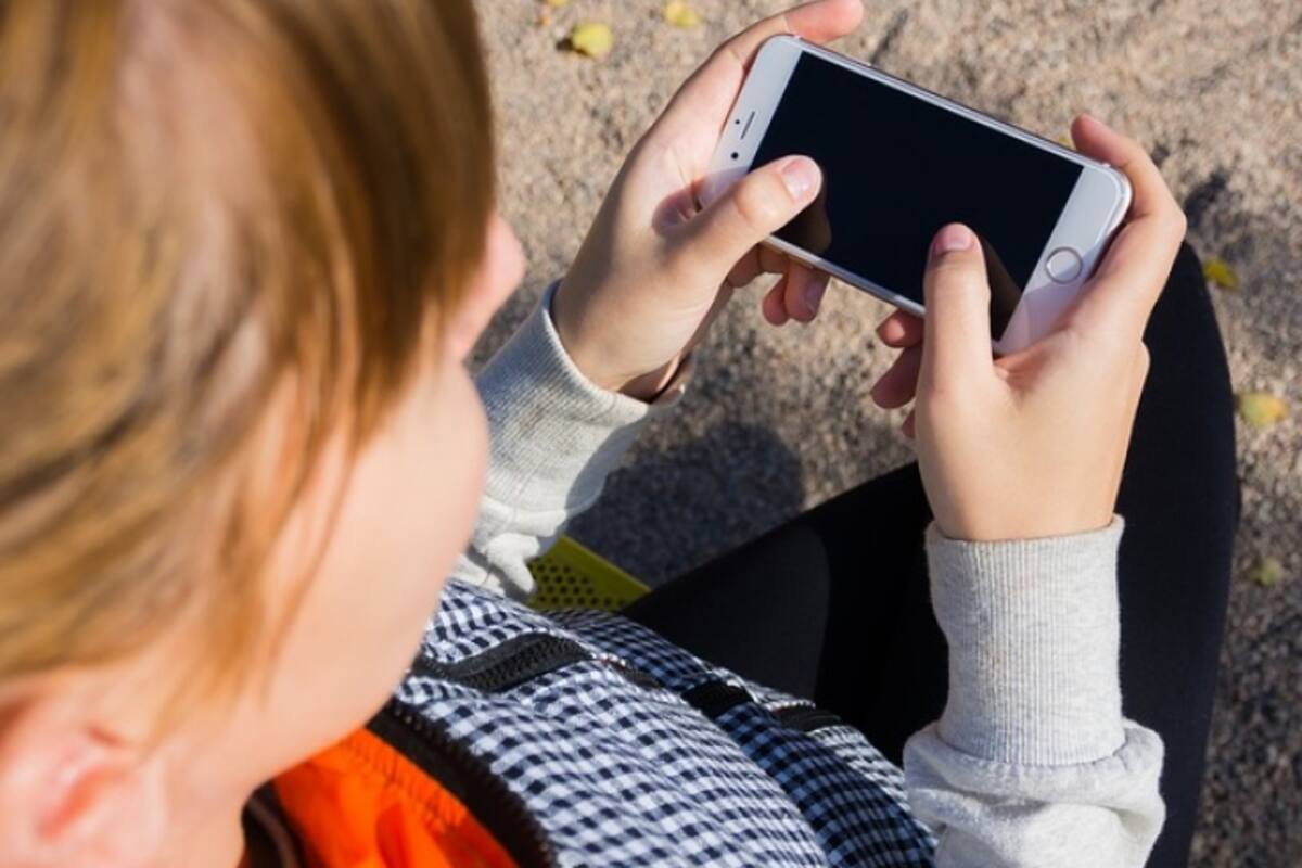 ¿Cuál es la edad ideal para comprarle un celular a tu hijo?