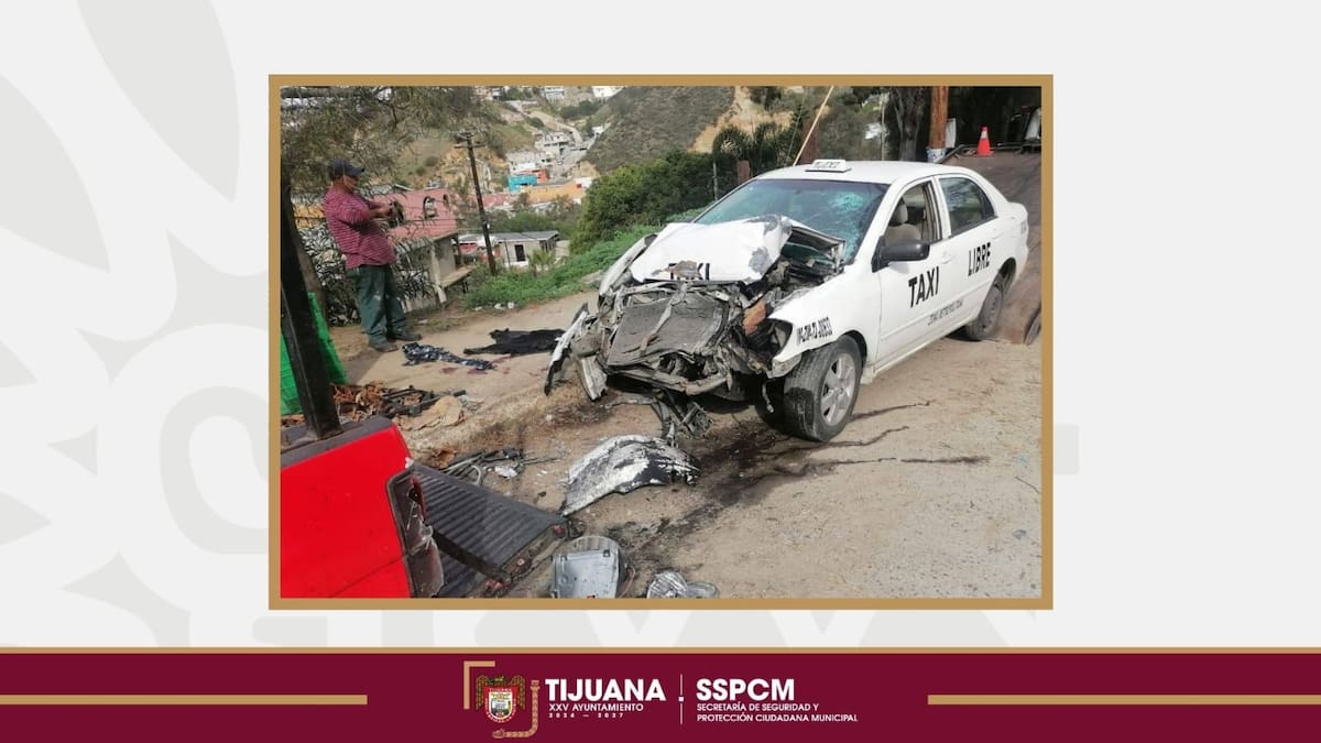 La Policía Municipal arrestó al conductor de un taxi involucrado en un choque múltiple y atropellamiento, luego de que fuera diagnosticado con ebriedad incompleta. Foto: Cortesia