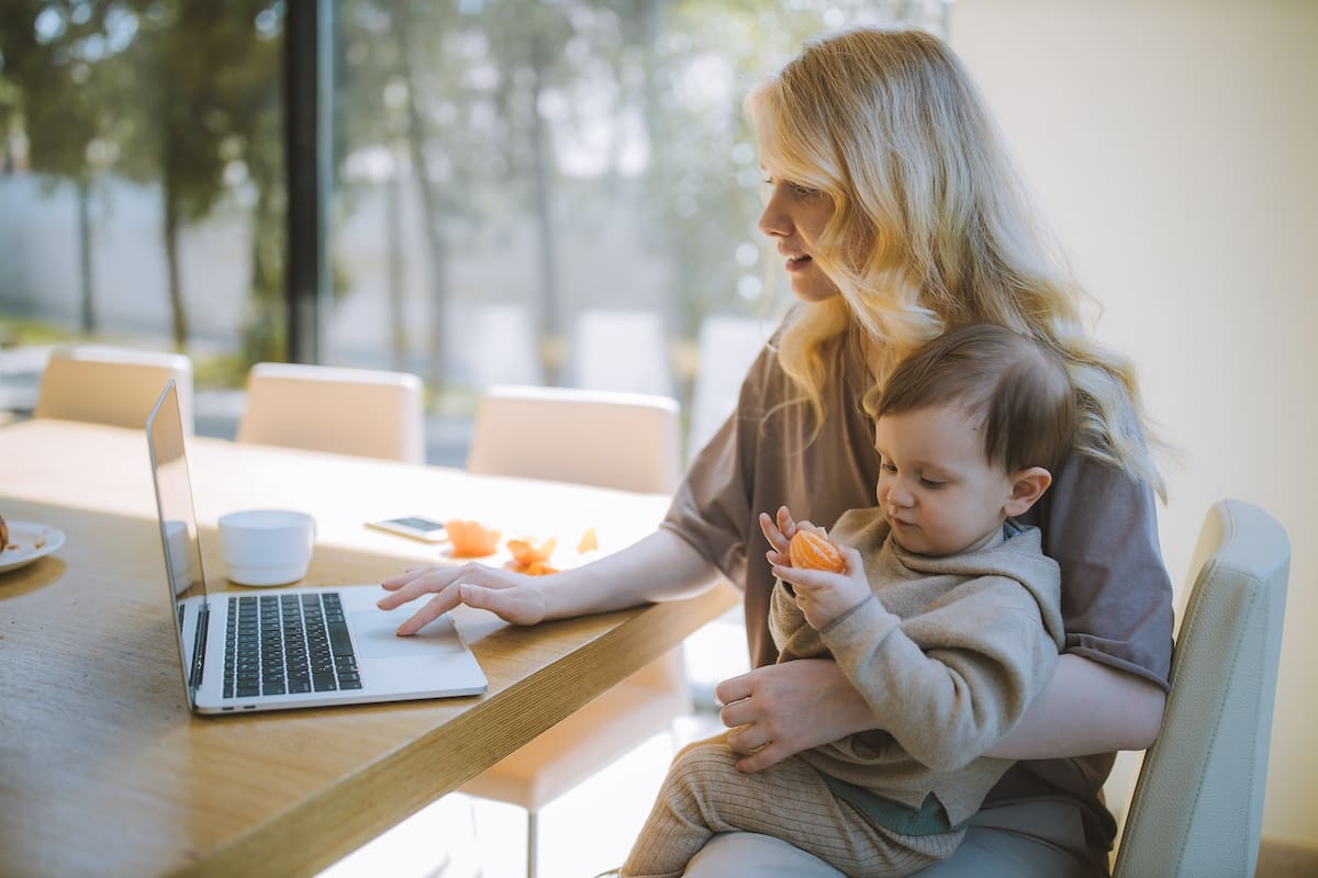 Brecha salarial y maternidad: Obstáculos persistentes para las mujeres en el ámbito laboral