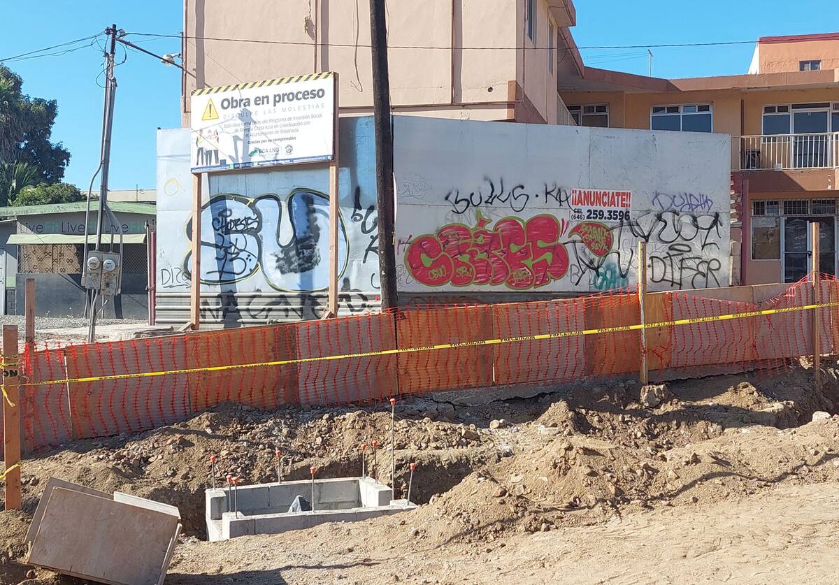 A diez meses del arranque de la obra, la calle Ámbar continúa cerrada y no hay trabajadores en el lugar.