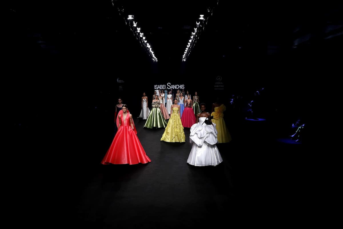 La moda española de autor ve luz en la penumbra