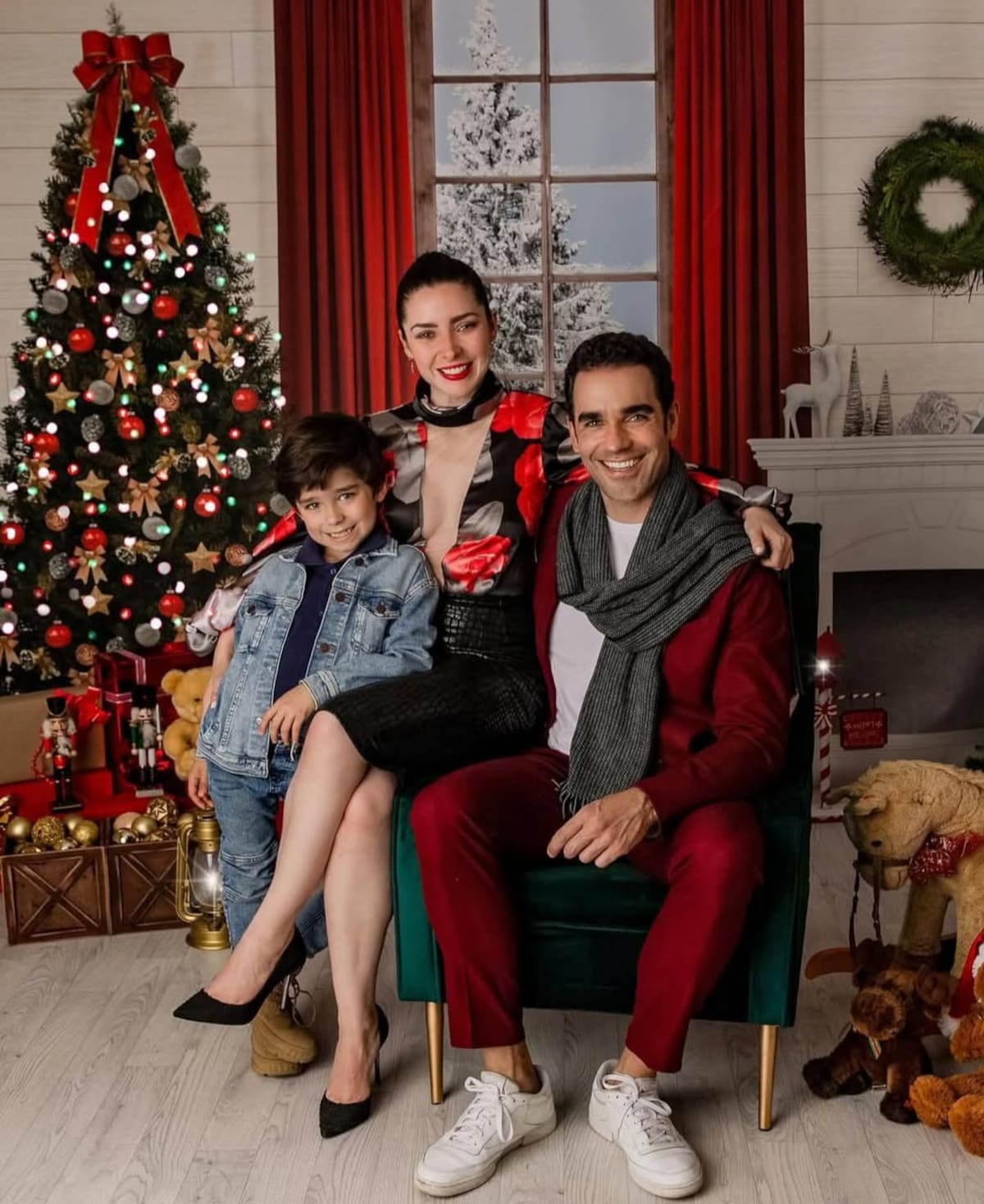 Ariadne Díaz junto a su esposo Marcus Ornellas y su hijo Diego.