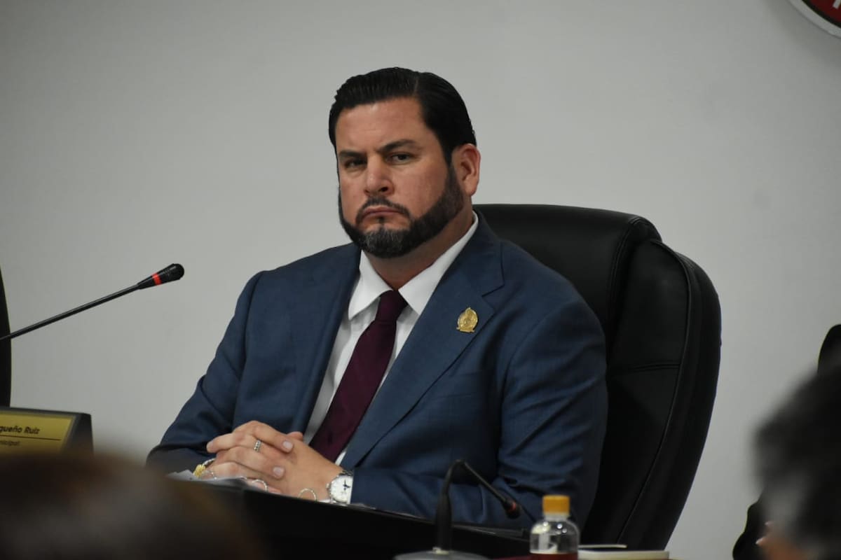 Rinde Ismael Burgueño su primer informe ante el Cabildo de Tijuana
