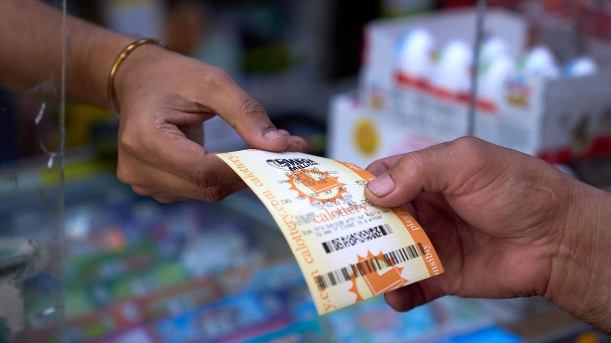 Maurice ganó 5 MDD con la lotería, pero prefirió seguir trabajando como conductor de un autobús escolar en Washington
