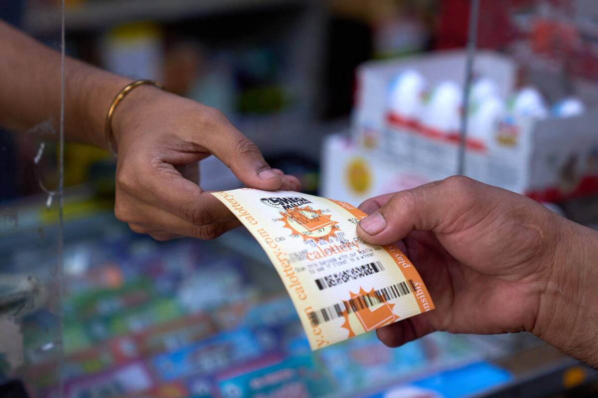 Una persona se gana mil 220 millones de dólares de la Mega Millons en California