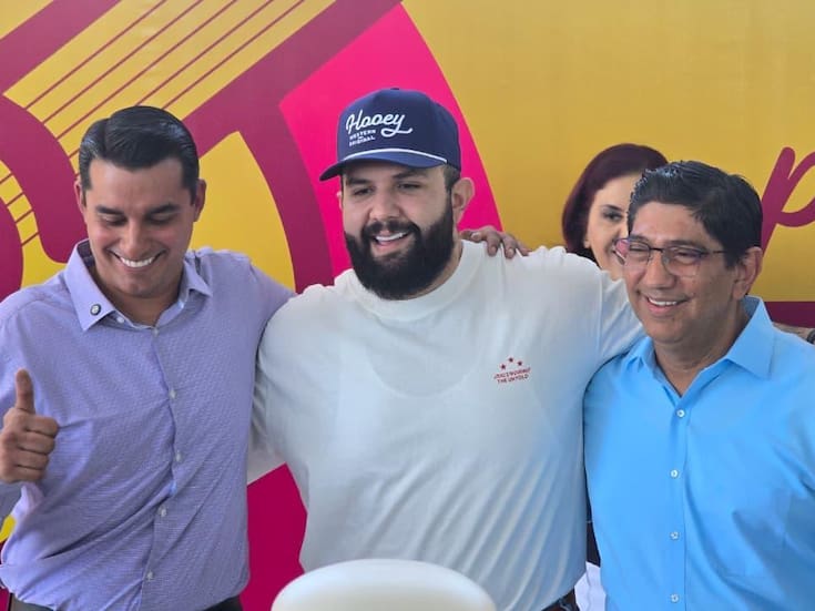 SEC y el Gobierno de Sonora distinguen a Carin León como exalumno distinguido
