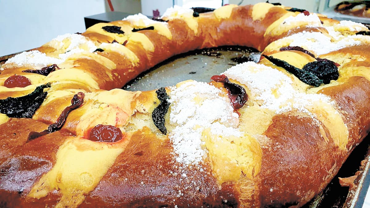 Receta de más de medio siglo
Toda una tradición en la que siguen en una panadería de la colonia 5 de Mayo, para la elaboración de la Rosca de Reyes.
2B