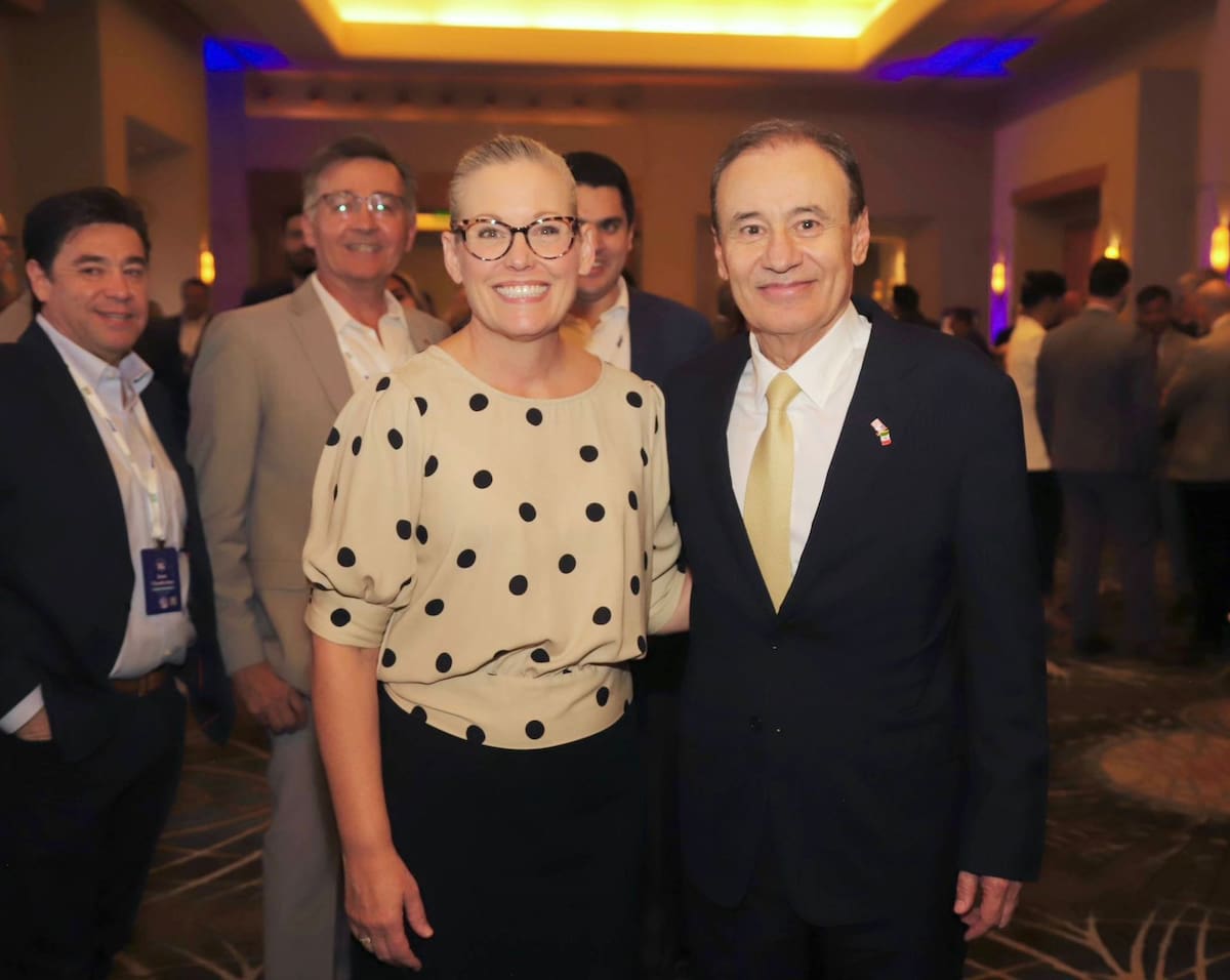 El gobernador Alfonso Durazo (archivo) con la mandataria de Arizona, Katie Hobbs. FOTO: BANCO DIGITAL