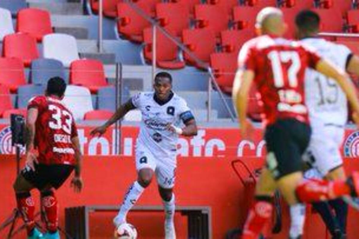 Antonio Valencia y su Querétaro son goleados por Toluca 3-1