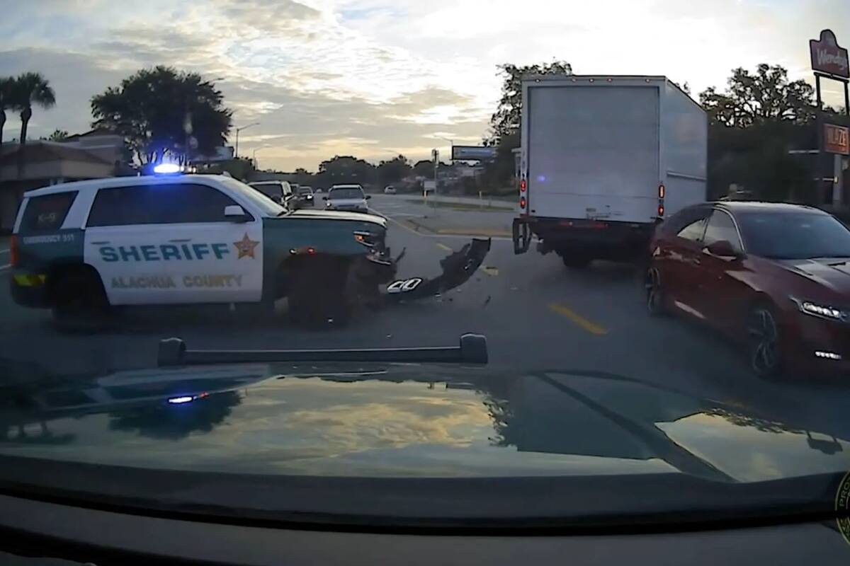 VIDEO: Ladrón de Florida es atropellado por un auto de la policía luego de una persecución en expansión