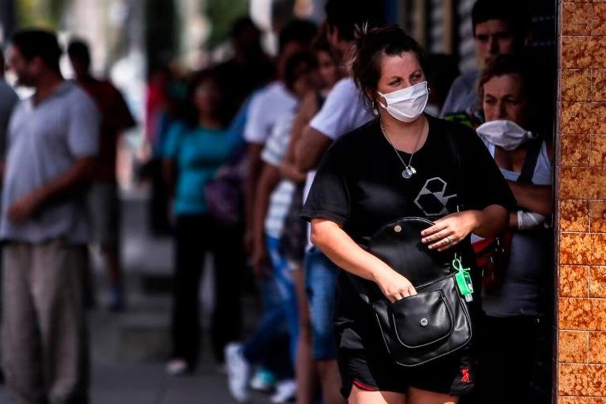 Multa por no portar cubrebocas en Argentina podría ser de hasta mil 230 dólares