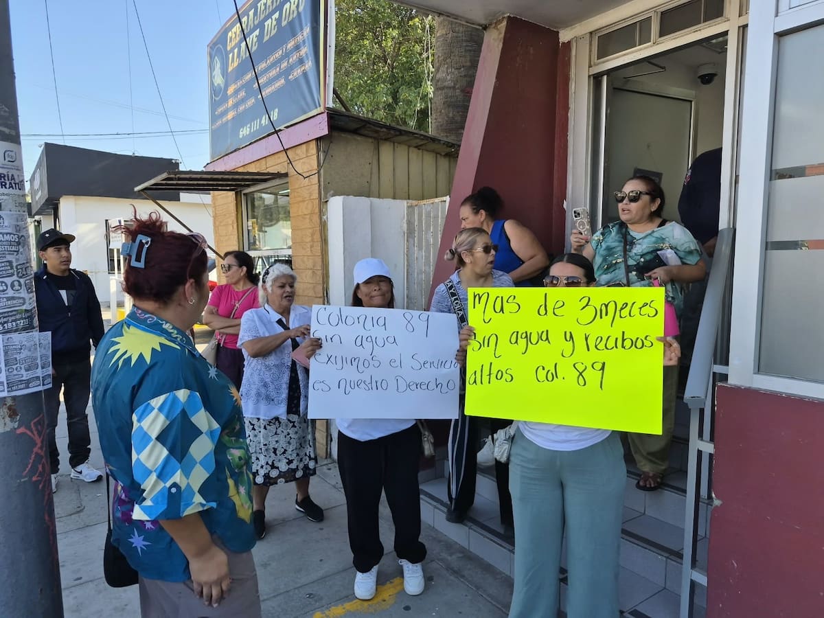 Habitantes de Ensenada protestaron por cortes de agua, cobros elevados y problemas con el suministro de pipas. Foto: Cortesía