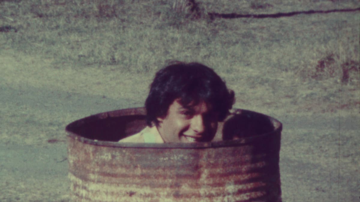 El cantautor acumuló en el archivo más de 30 mil fotos en físico. | Foto: cortesía
