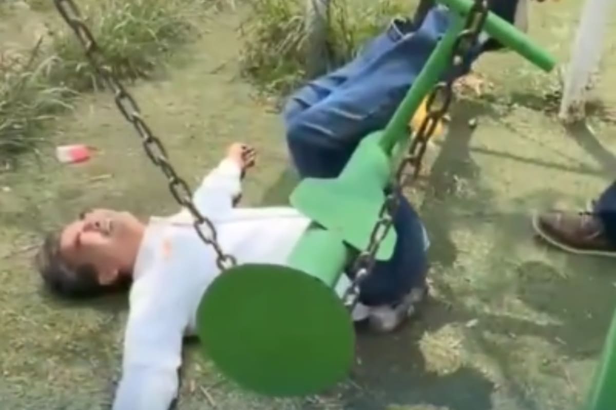 Pato Zambrano se cae de juego infantil durante recorrido en Santa Catarina, Nuevo León y video se vuelve viral
