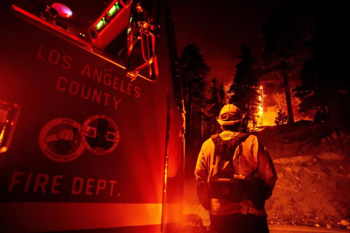Reclusos y ex convictos borran sus antecedentes penales mientras combaten fuego en California