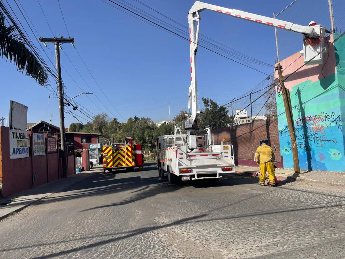 Varios colonias de la ciudad se quedaron sin suministro eléctrico.