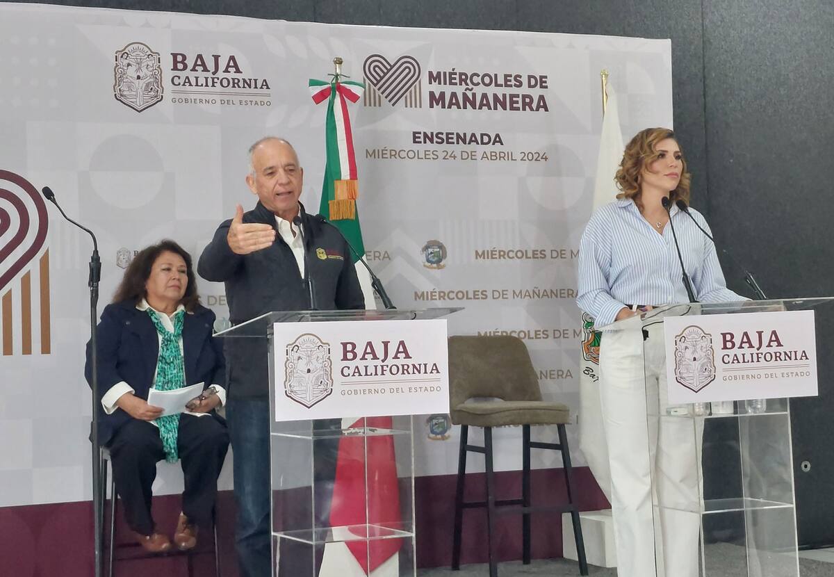 Kurt Ignacio Honold Morales, titular de la Secretaría de Economía e Innovación durante la conferencia mañanera de la gobernadora Marina del Pilar Ávila Olmeda.